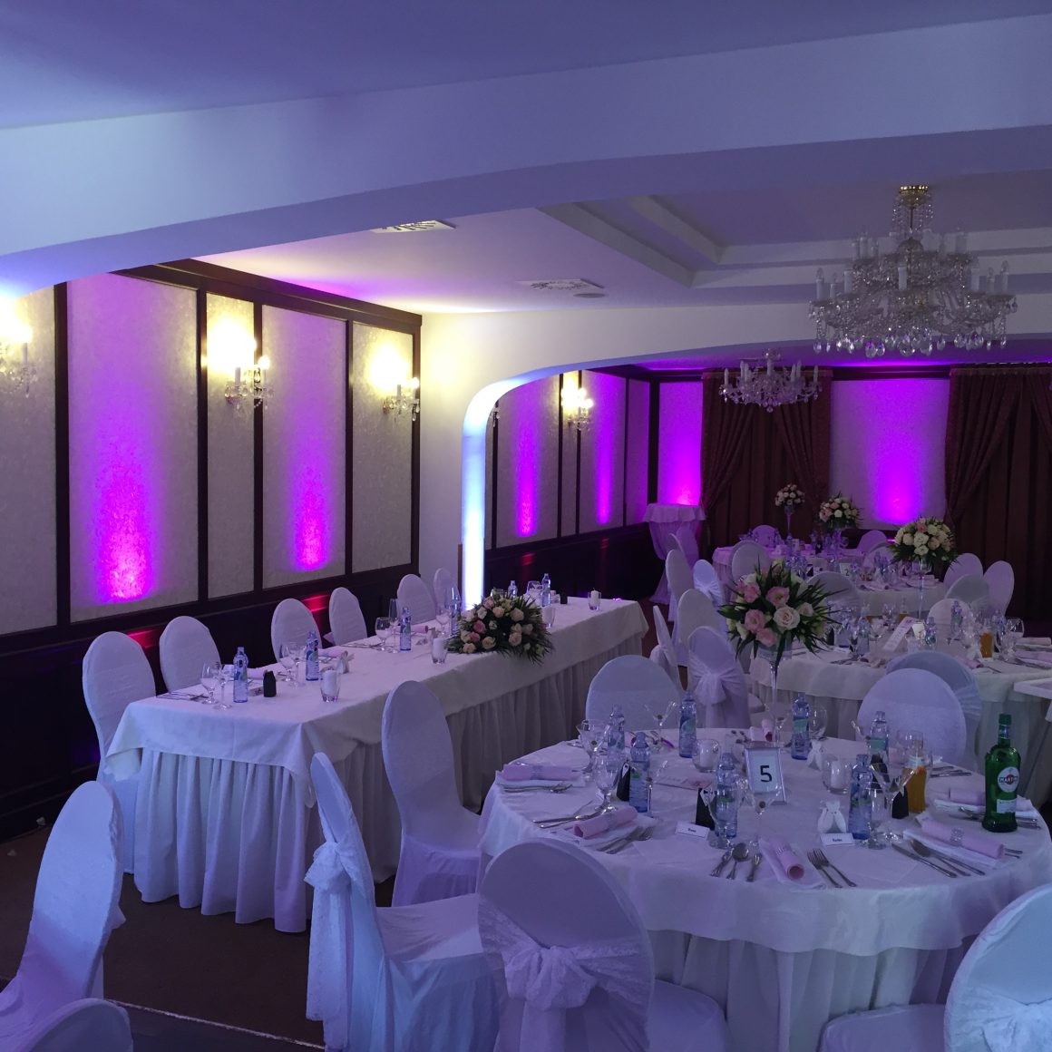 DJ STEN farebná sála Košice Hotel Ondava po vysvietení