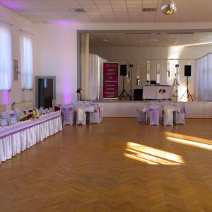 DJ STEN farebná sála Košice Šebastovce po vysvietení
